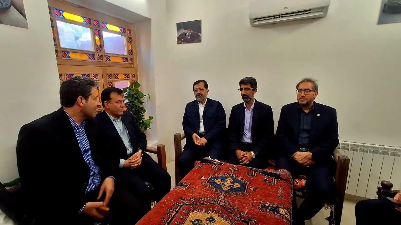 استاندار قم: رونق صنایع‌دستی می‌تواند اقتصاد گردشگری قم را تقویت کند