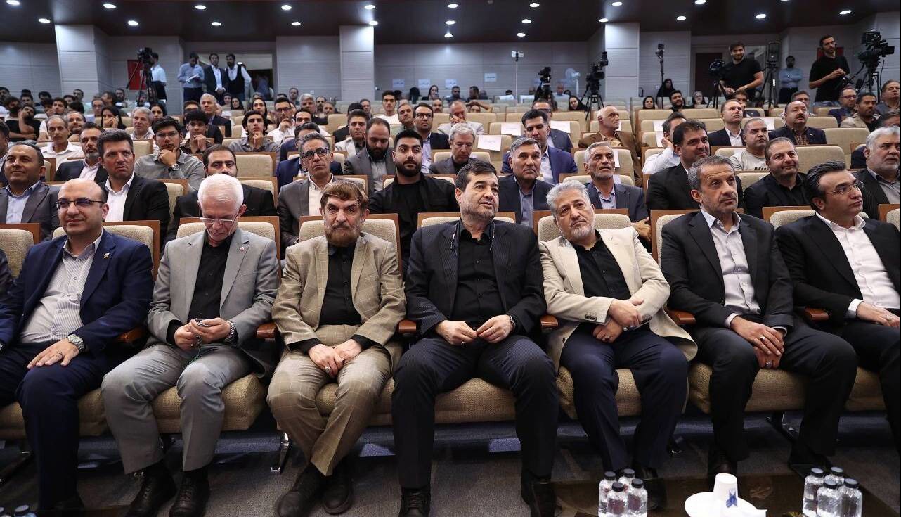 با حضور وزیر ورزش؛ تیم‌های قهرمان دانشگاه آزاد تجلیل شدند