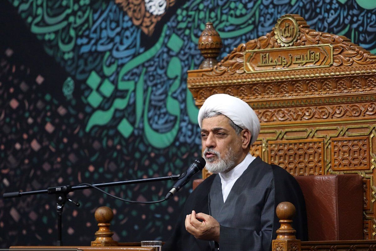 عاشورا مکتب انسان‌سازی است/کربلا هزاران درس برای زندگی امروز دارد