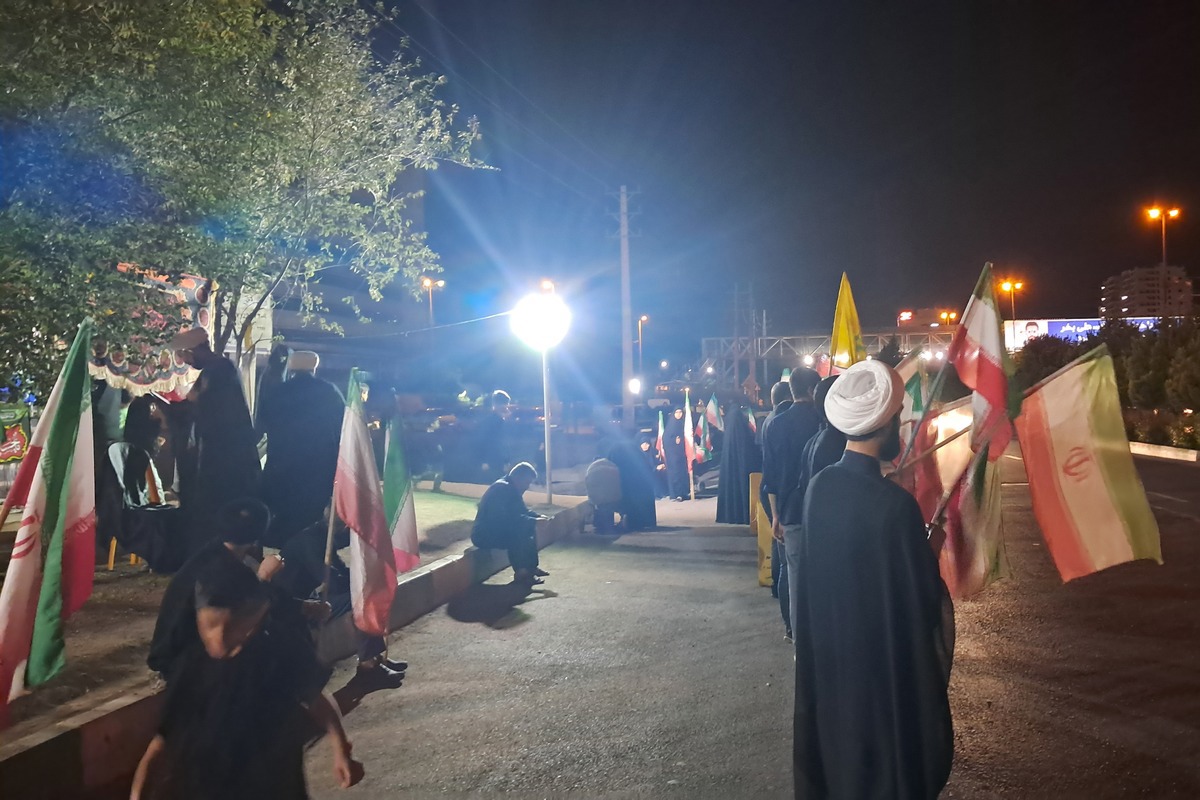 پرچم‌گردانی طلاب شهرک مهدیه قم