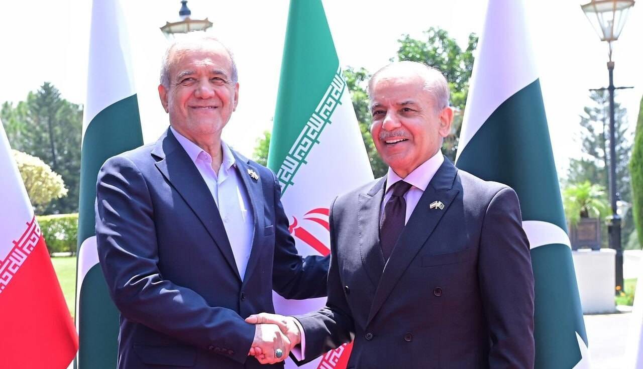 پزشکیان وارد اسلام‌آباد شد