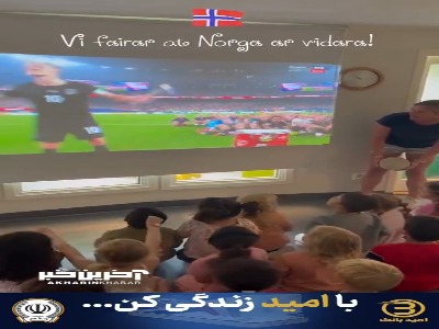 بچه‌های نروژی در مدرسه‌ای در اسلو، پایتخت نروژ، مشغول انجام تشویق پارویی «وایکینگ‌ها» هستند