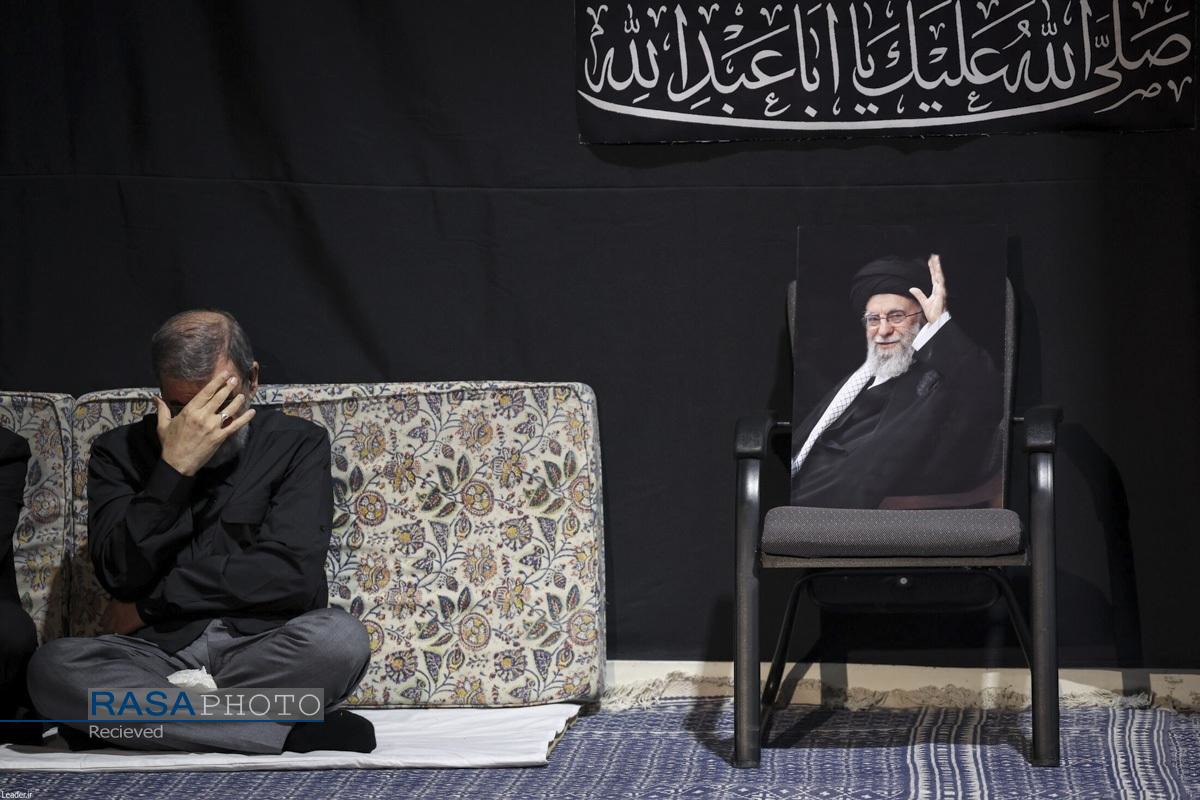 مراسم عزاداری شب تاسوعا در جوار محل شهادت رهبر شهید انقلاب اسلامی