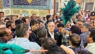 رئیس جمهور به زیارت امام رضا(علیه‌السلام) مشرف شد