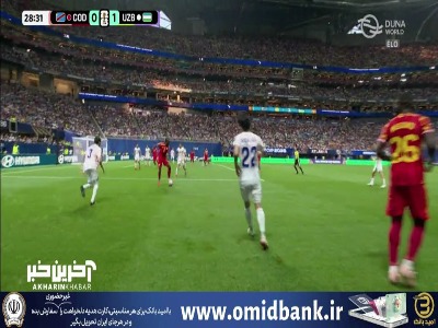 بازیکن کنگو در مقابل دروازه ازبکستان توپ را به آسمان زد