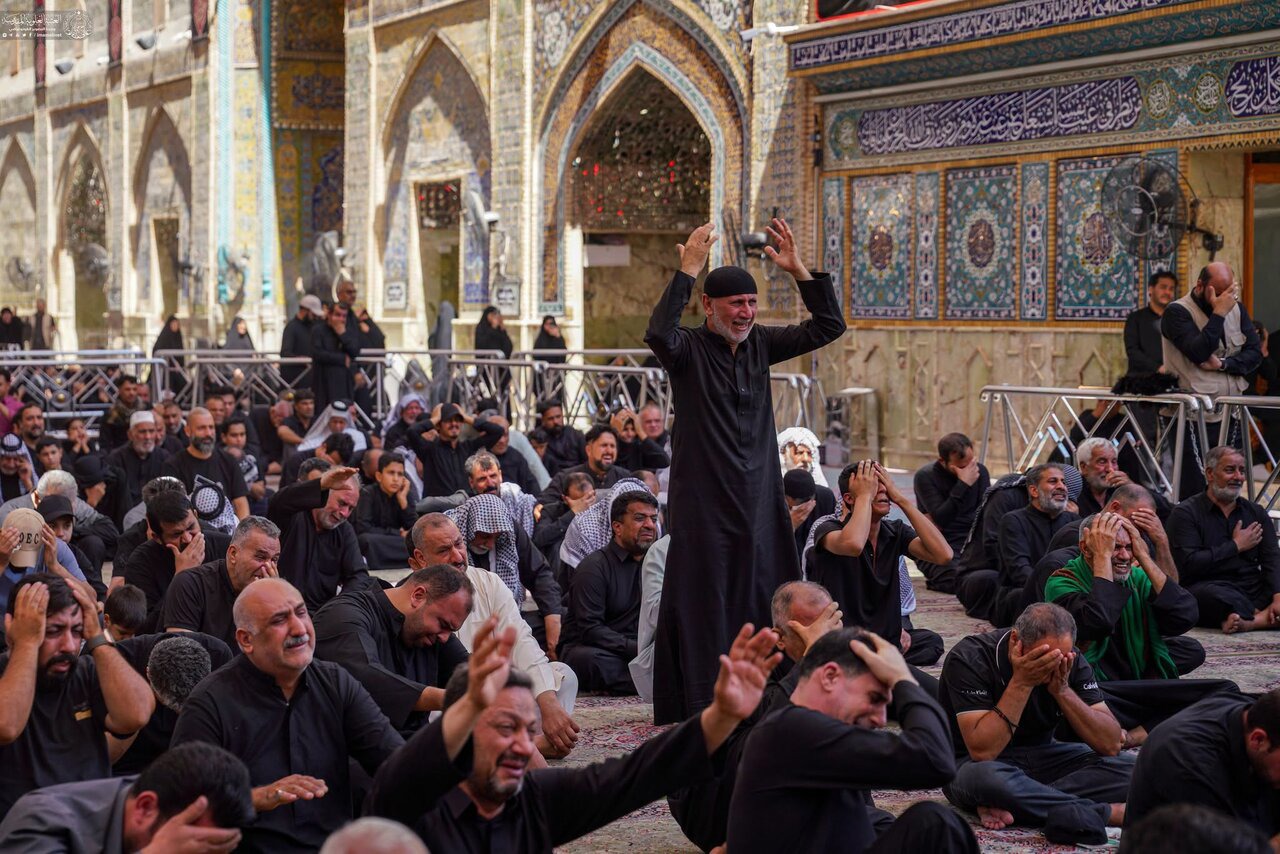 تصاویر | اندوه بی‌کران عزاداران در حرم مطهر علوی هنگام روایت مصیبت‌های کربلا