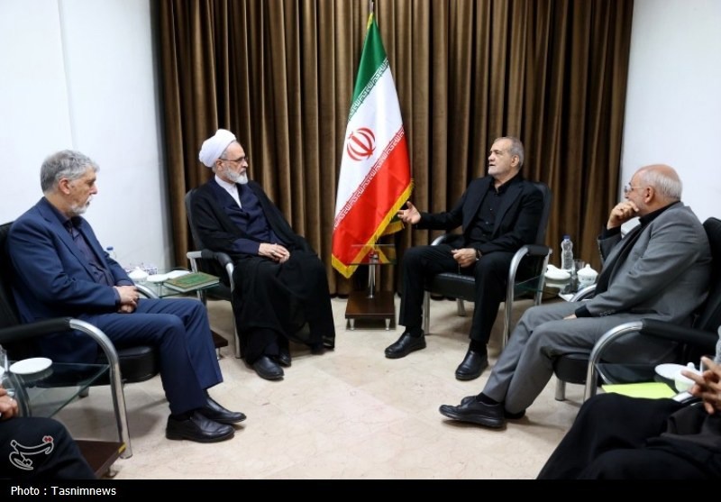 پزشکیان در دیدار با آیت‌الله اعرافی: حفظ وحدت ملی مهم‌ترین ضرورت عبور از شرایط کنونی است