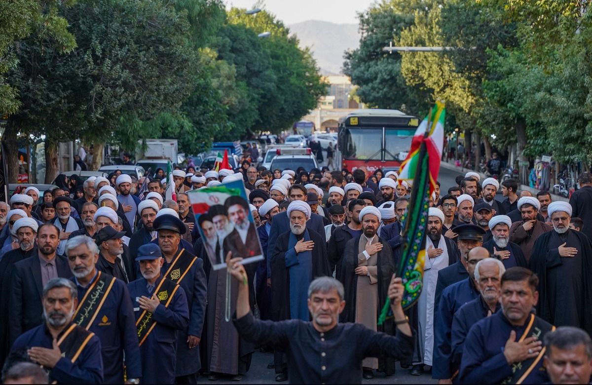حرکت دسته های عزاداری علما و روحانیون شیراز در سومین روز شهادت اباعبدالله الحسین