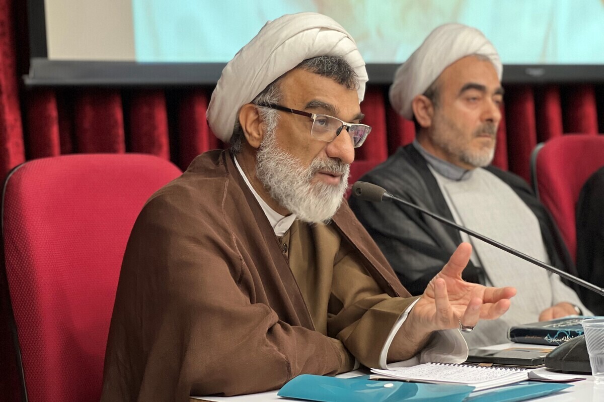 رهبر شهید انقلاب حتی یک روز برای خود زندگی نکرد
