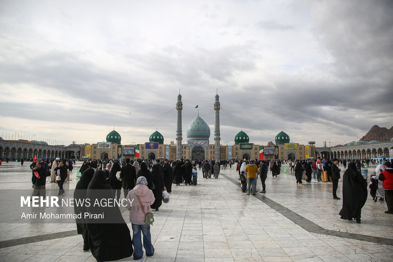 حال و هوای مسجد جمکران در آستانه تشییع رهبر شهید