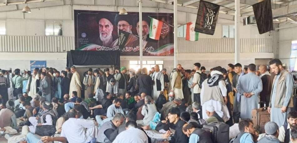 آغاز انتقال ۲۵۰۰ زائر افغانستانی به مشهد مقدس از طریق مرز دوغارون