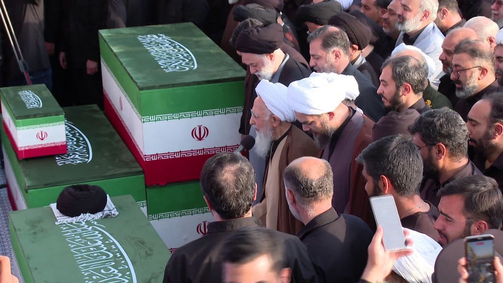 اقامه نماز بر پیکر مطهر رهبر شهید انقلاب در قم