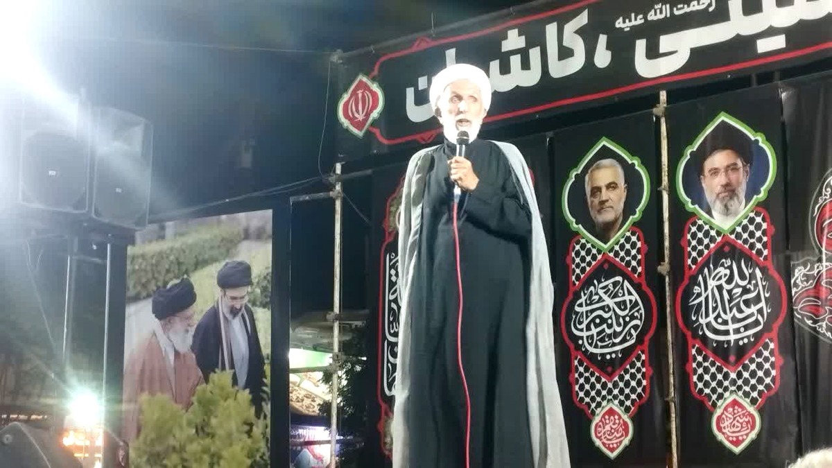 خون قائد شهید ملت ایران را به قله می‌رساند
