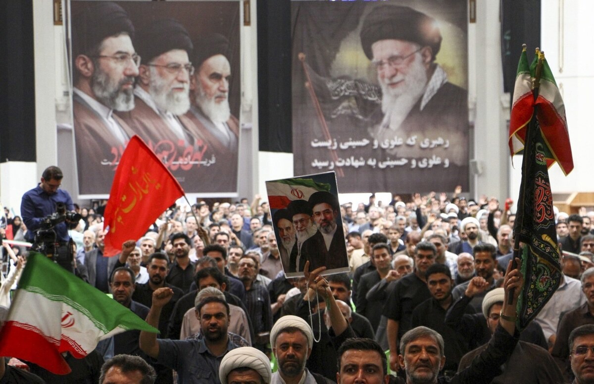 اجتماع بزرگ نخبگان حوزه و دانشگاه فارس در سوگ رهبر شهید برگزار شد