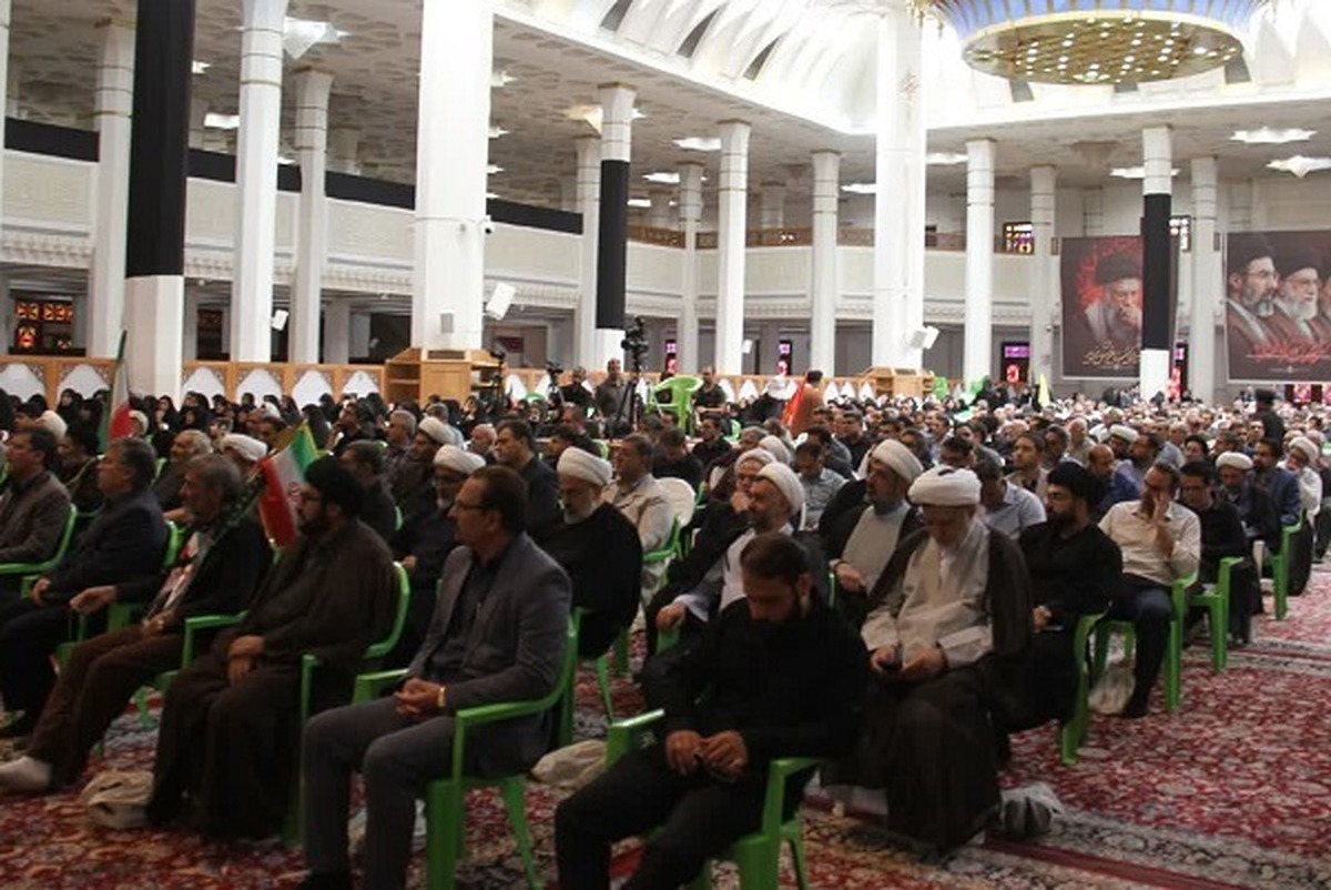 تصاویر| اجتماع بزرگ طلاب، روحانیون و دانشجویان شیراز در سوگ امام شهید