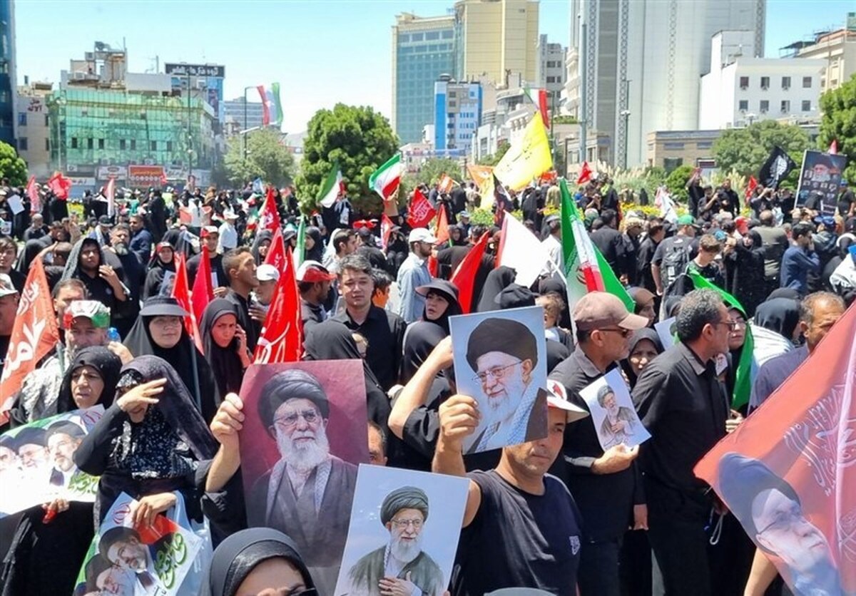 رهبر شهید پس از ۴۷ سال به خانه پدری بازگشت