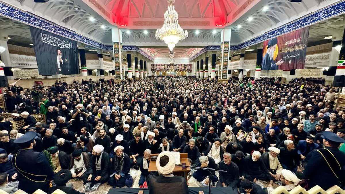 مراسم بزرگداشت قائد شهید امت در حرم حضرت معصومه برگزار شد