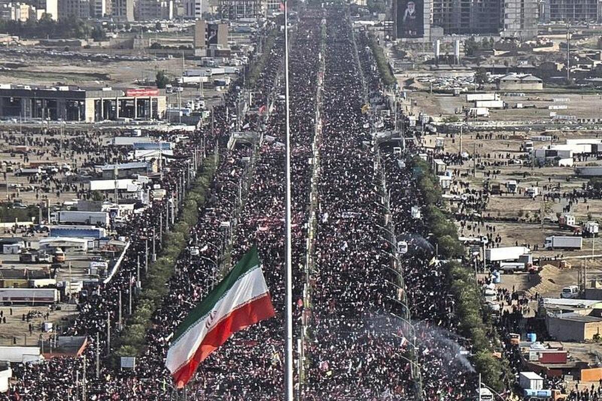 روایتی از مراسم وداع با پیکر قائد شهید انقلاب اسلامی در شهر قم