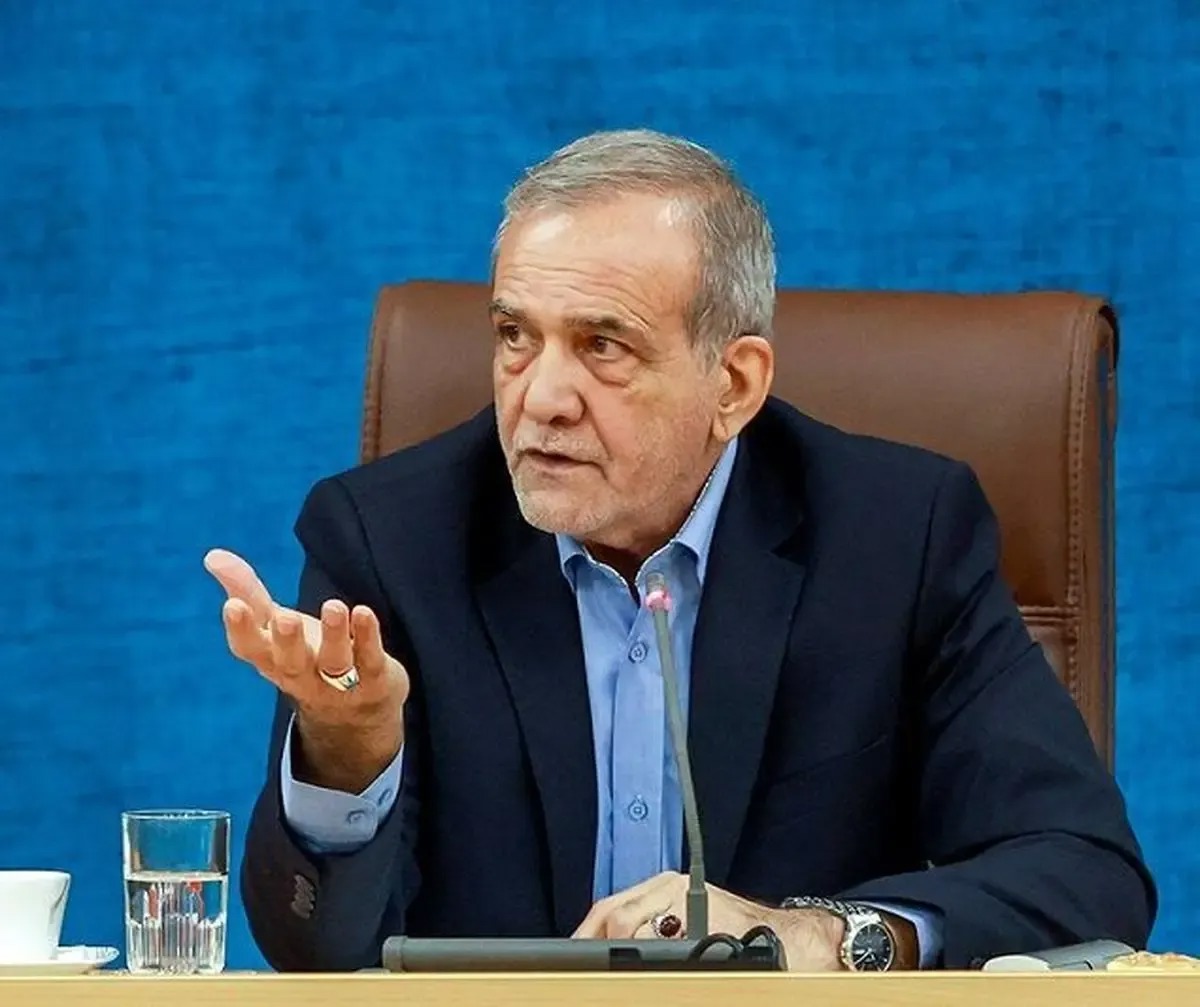 دولت کنار فعالان اقتصادی خواهد بود