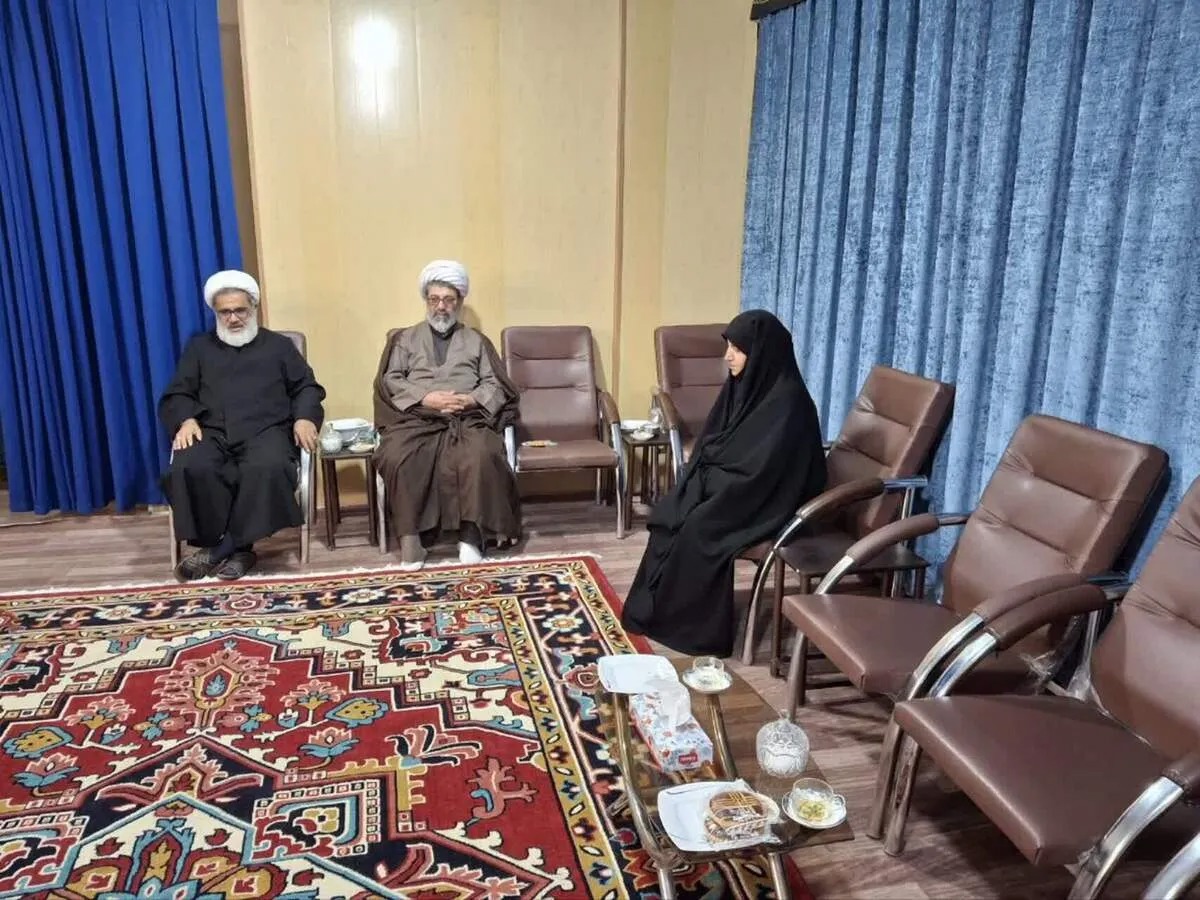 دیدار مسئولان حوزه علمیه خواهران خسروشاه با امام جمعه سردرود