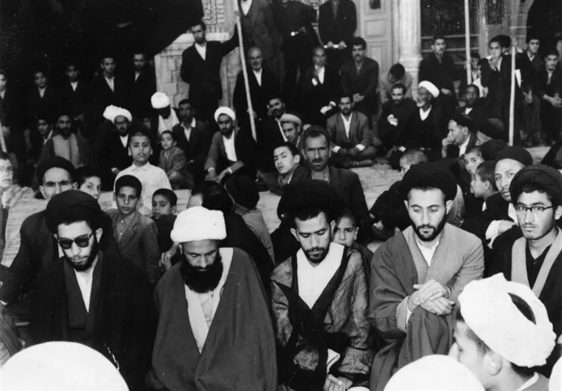 خاطرات رهبر شهید درباره گریختن از چنگ الواط شاه