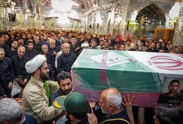 پیکر شهید مدافع میهن در حرم شاهچراغ تشییع شد