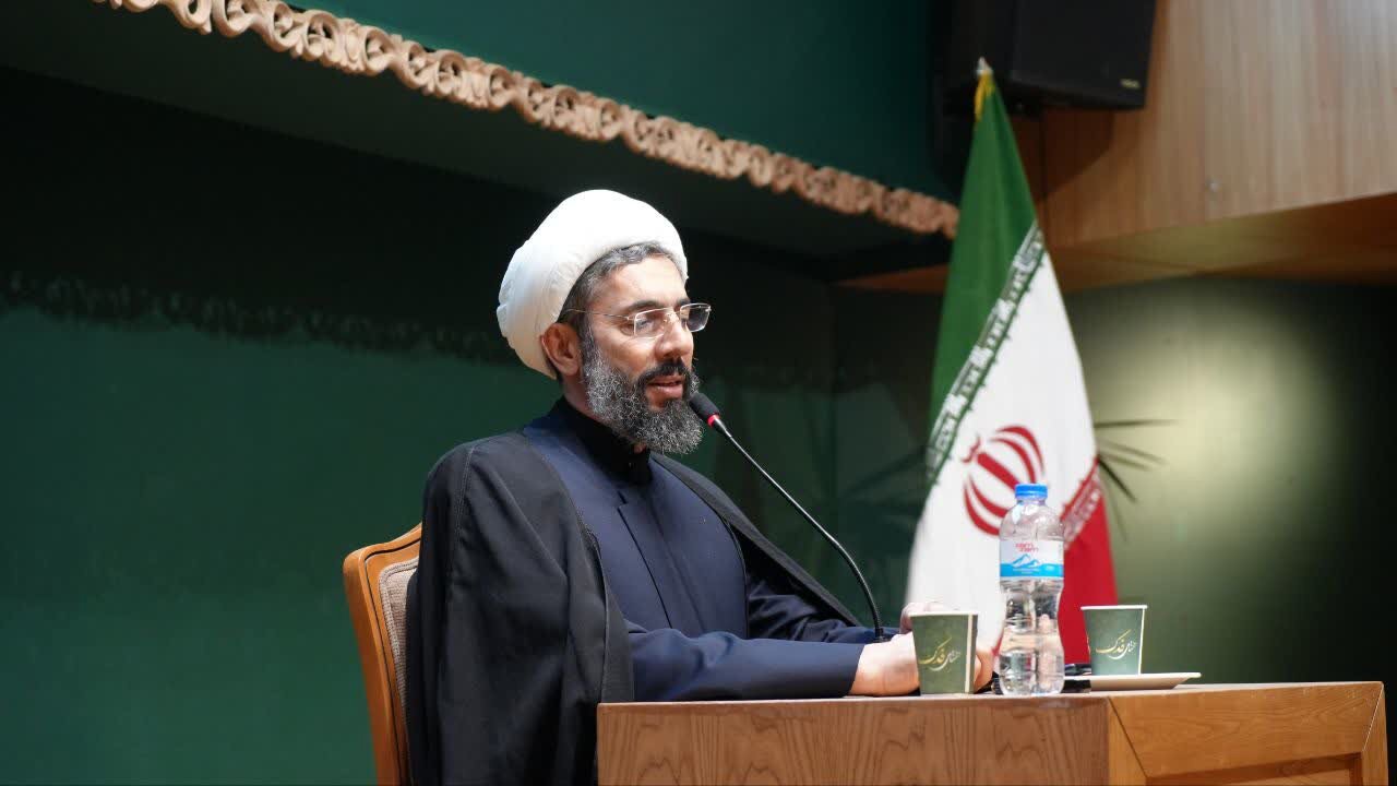 بازسازی امید جوانان از مسیر معنویت و زیارت ممکن است