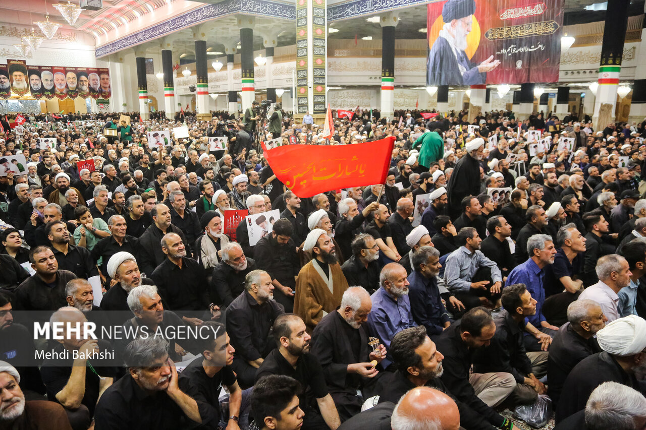 مراسم گرامیداشت رهبر شهید از سوی آیت‌الله مکارم شیرازی برگزار شد
