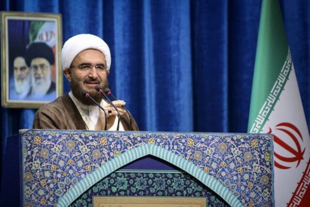 حاج علی اکبری: بهترین وسیله ما برای گرفتن انتقام تنگه هرمز است