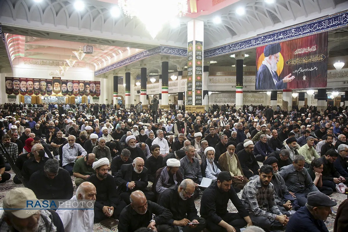 مراسم بزرگداشت رهبر شهید انقلاب توسط آیت الله سبحانی در حرم بانوی کرامت برگزار شد