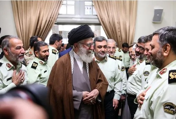 پلیس تراز جمهوری اسلامی از نگاه رهبر شهید انقلاب؛ از اقتدار تا عدالت