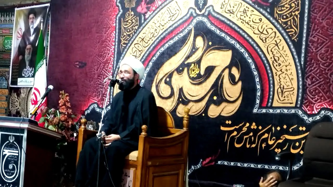 مردم ایران پای انقلاب خود ایستاده‌اند