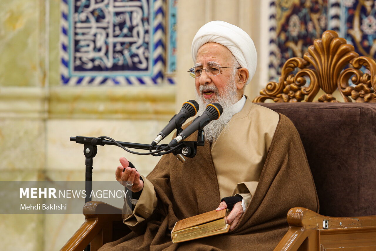 تبیین تفاوت «شهید» و «قتیل»در نماز رهبر شهید توسط آیت‌الله جوادی آملی