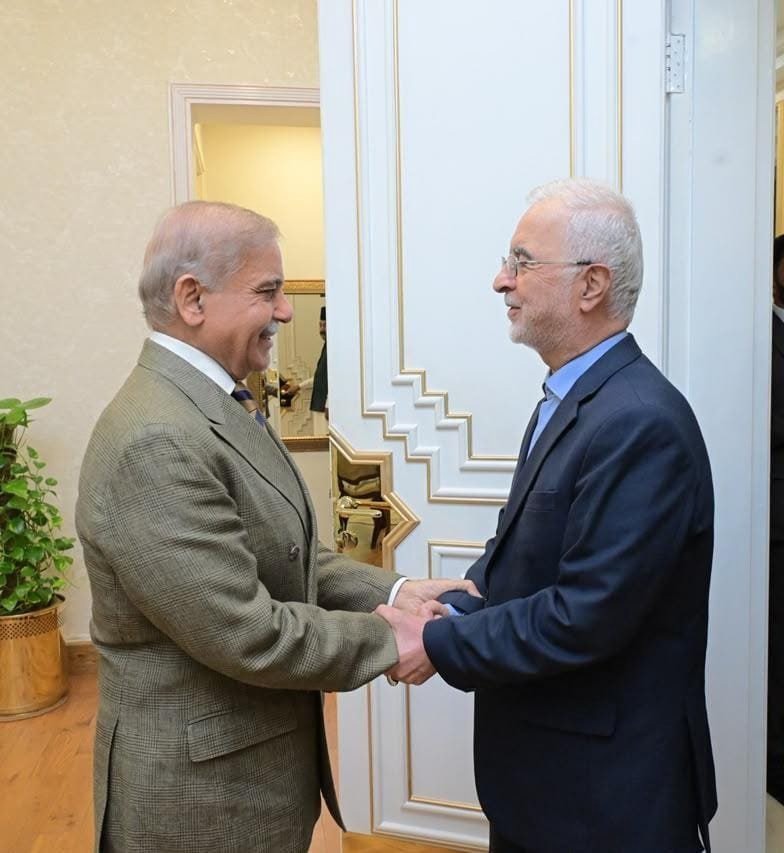 شهباز شریف در دیدار با مومنی: پاکستان همچنان به‌عنوان میانجی‌گری صادق به نقش‌آفرینی خود ادامه می‌دهد