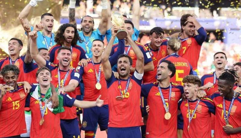 شکیرا پس از قهرمانی اسپانیا پیام تبریک منتشر کرد