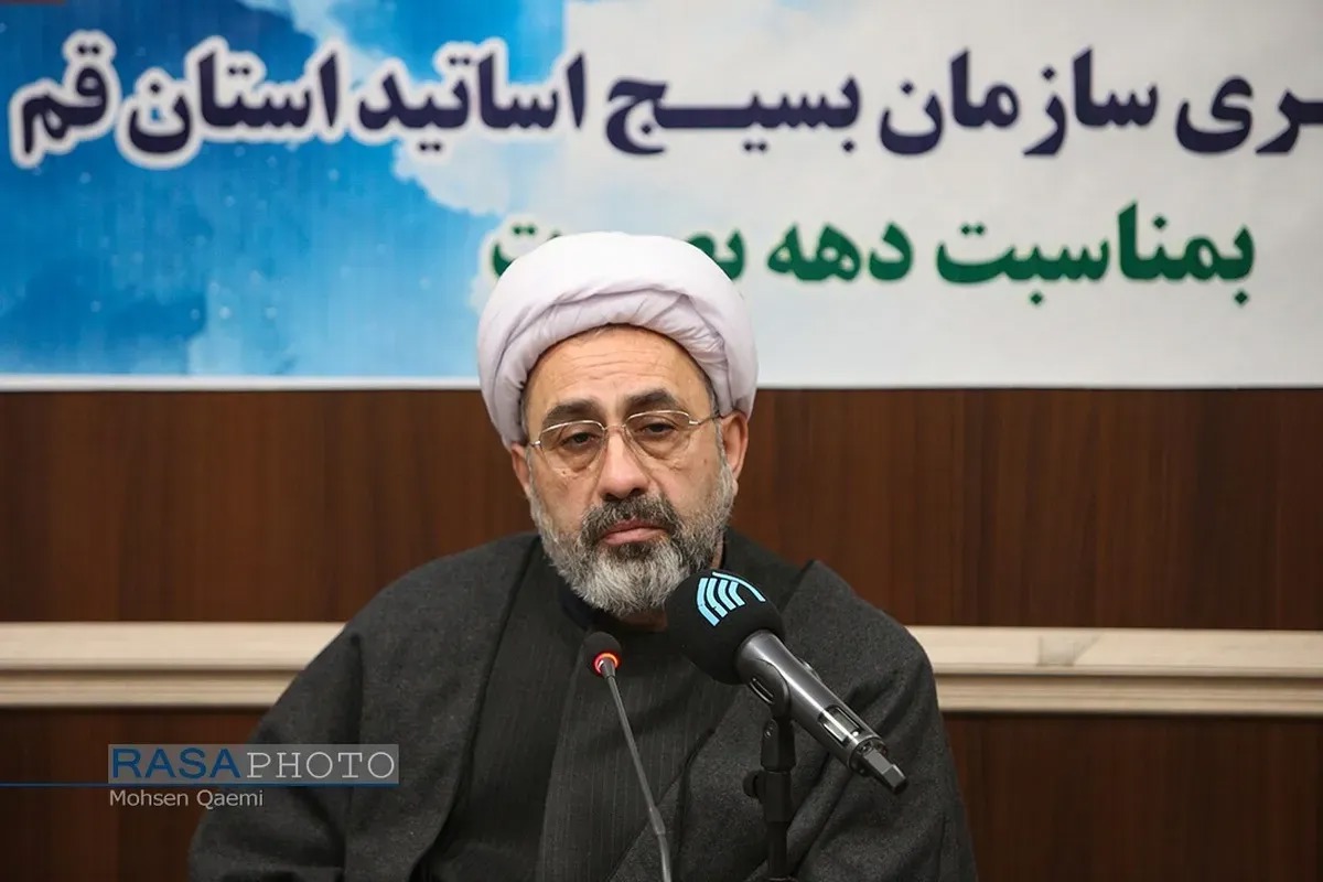 حوزه‌های علمیه نباید در تبیین مکتب امام شهید به منبر و کتاب اکتفا کنند
