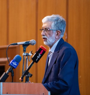 حدادعادل: توصیه رهبر شهید بر حفظ حرمت جایگاه‌ رئیس‌جمهوری، وزیر و نماینده مجلس بود
