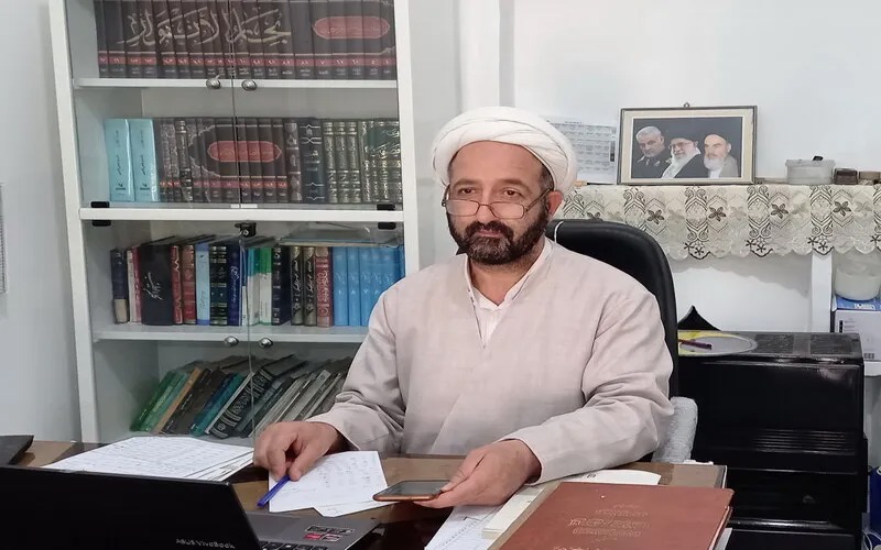 مسئولان در جامعه اسلامی باید مطیع رهبری باشند