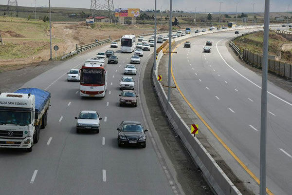 کاهش ۷ درصدی ورود خودرو به قم در چهار ماهه نخست سال ۱۴۰۵