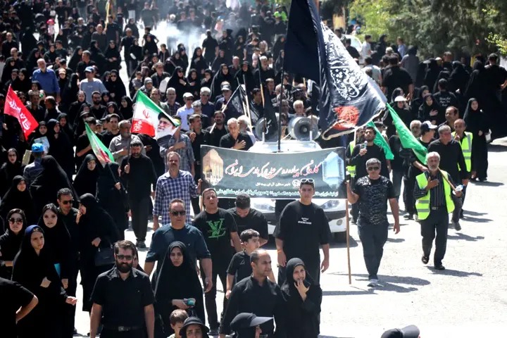 پیاده روی جاماندگان اربعین در کربلای ایران مشهد اردهال کاشان برگزار شد +تصاویر