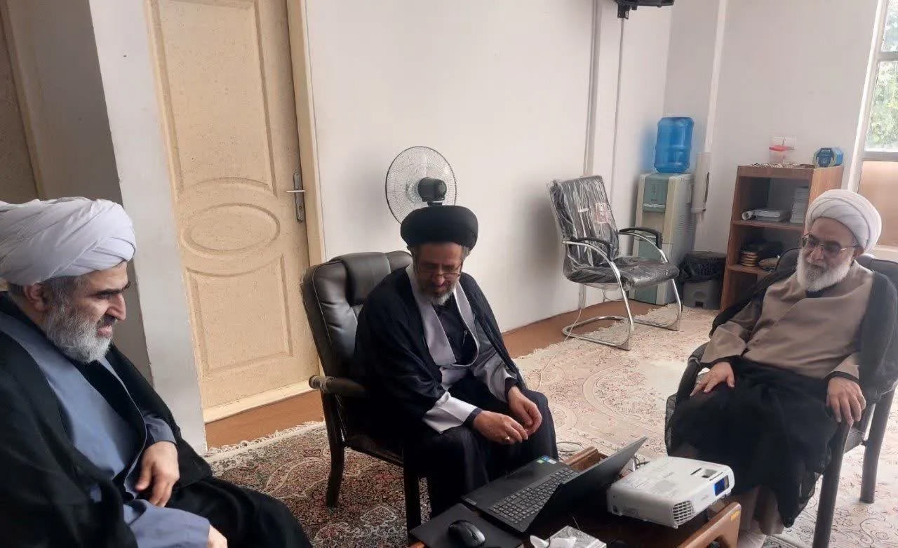 اولویت حوزه باید مباحث حوزه پیشرو و سرآمد باشد