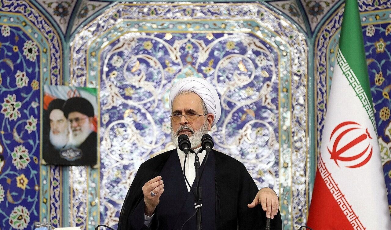 اعرافی: ملت ایران در برابر فشار دشمنان هرگز عقب‌نشینی نخواهد کرد