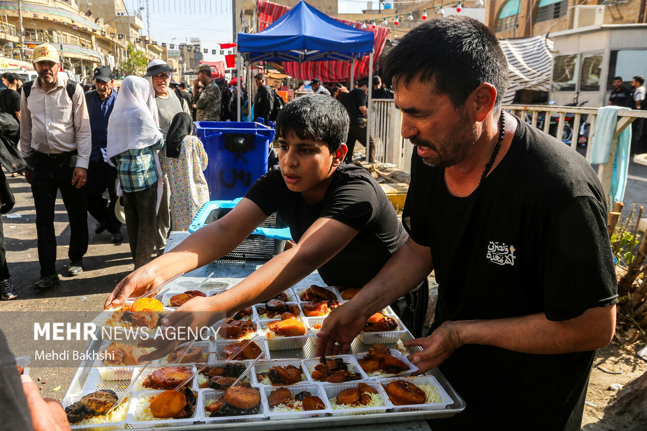 ۲۵۰ موکب در مسیر پیاده‌روی اربعین در قم خدمت رسانی کردند