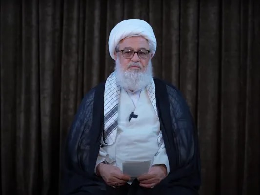 انقلابی و ولایی بودن در کنار فضل و سواد برای انتخاب استاد مورد توجه قرار گیرد