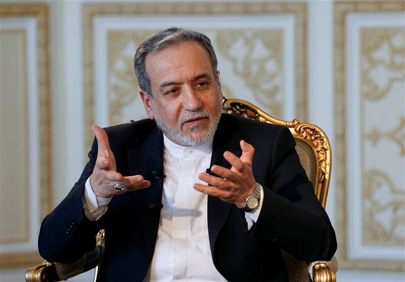 عراقچی: فرانسه از موعظه کردن جهانیان دست بردارد