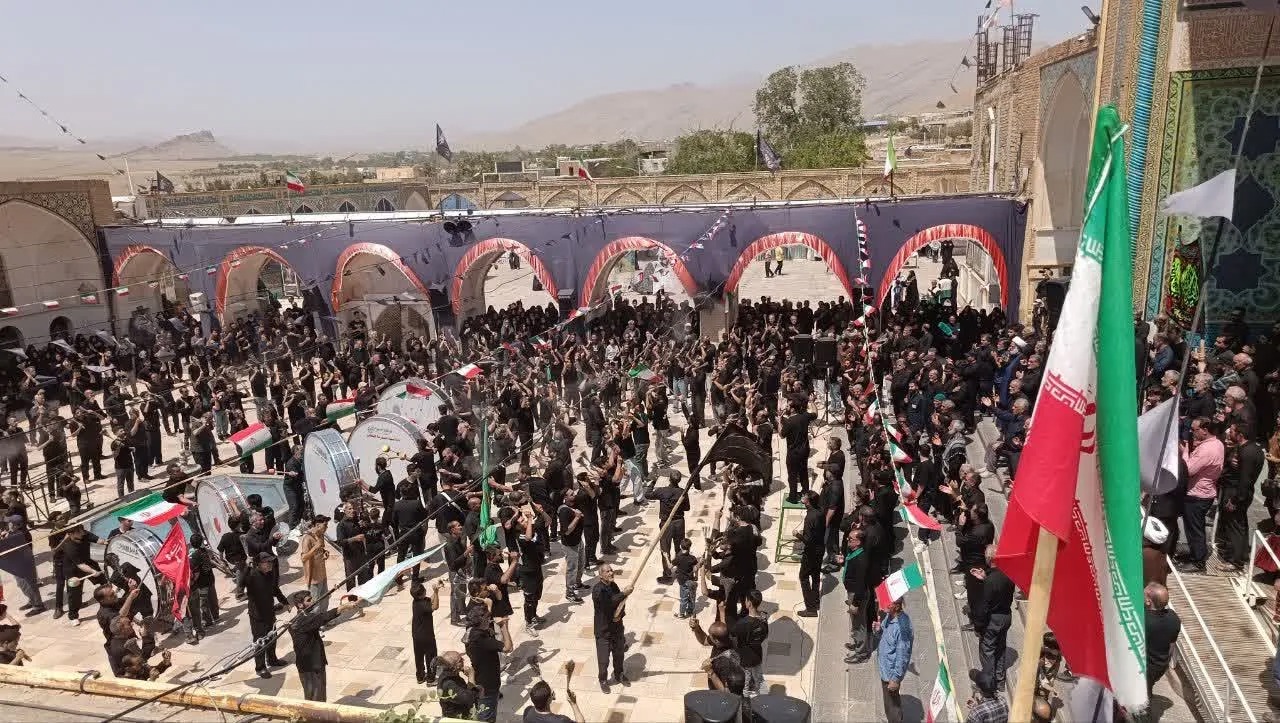 تجمع هیئات مذهبی کاشان در امامزاده علی ابن باقر روز شهادت امام رضا