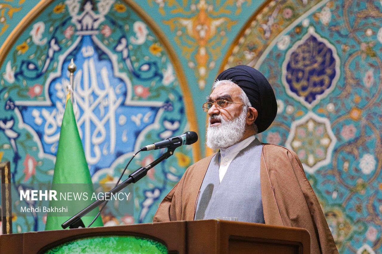ملت ایران از مسیر مقاومت ترسیم‌شده از سوی رهبر شهید عقب‌نشینی نمی‌کند