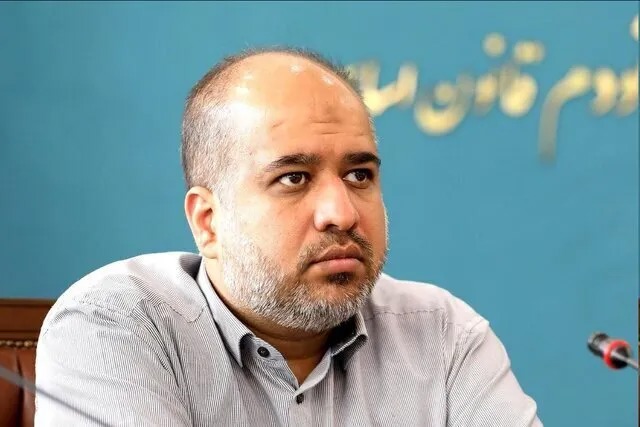کوتاه آمدن از تنگه هرمز موجب تشدید فشار بر کشور می‌شود