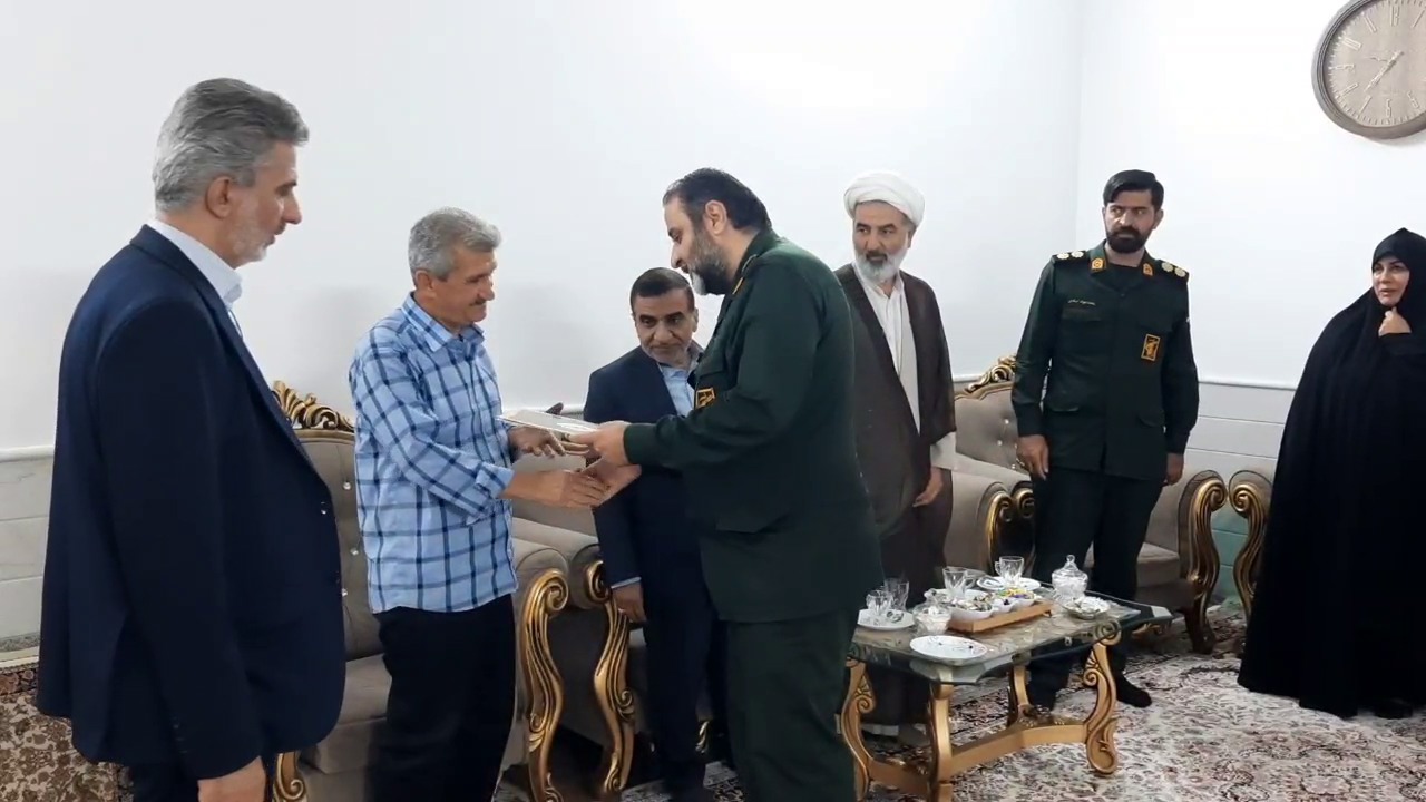 دیدار مسئولان کهک با آزادگان سرافراز در سالروز بازگشت به میهن