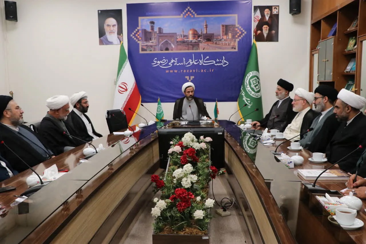 دیدار اساتید دروس عالی حوزه علمیه نجف با مسؤلان دانشگاه رضوی